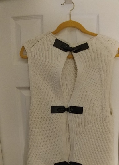 Sweater - Picture 1 of 2